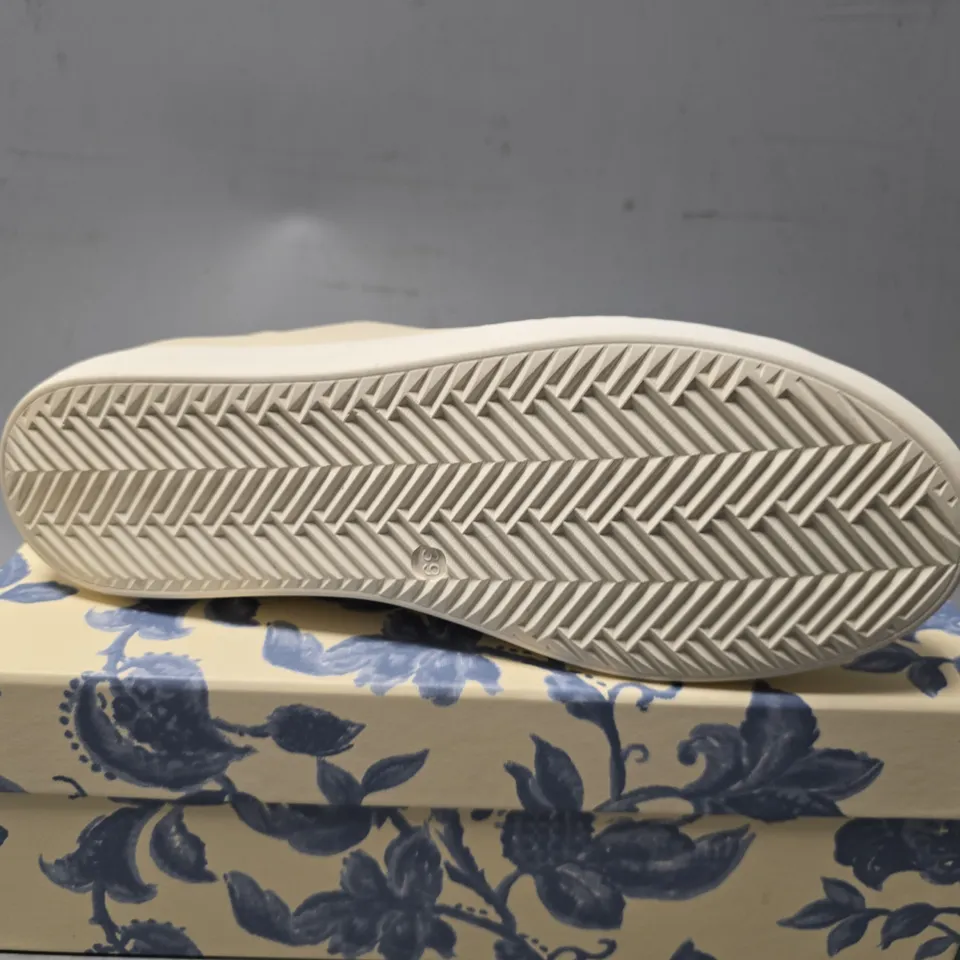 BOXED LES SOULIERS SEZANE JACK BASKETS TRAINERS - UK 6 