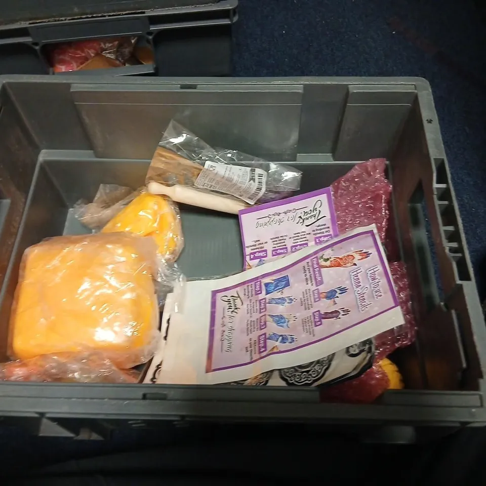 LARGE QUANTITY OF ASSORTED TOYS AND ACCESSORIES TO INCLUDE; HENNA STENCILS, NEE DOH NICE CUBE, GCSE MATHS REVISION QUESTION CARDS, MEANS OF TRANSPORTATION WATER PAINTING BOOK AND PET THEMED BUSY MACH