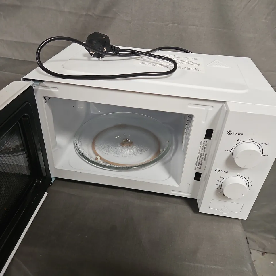 BOXED SWAN 20L 700W MANUAL MICROWAVE IN WHITE - COLLECTION ONLY