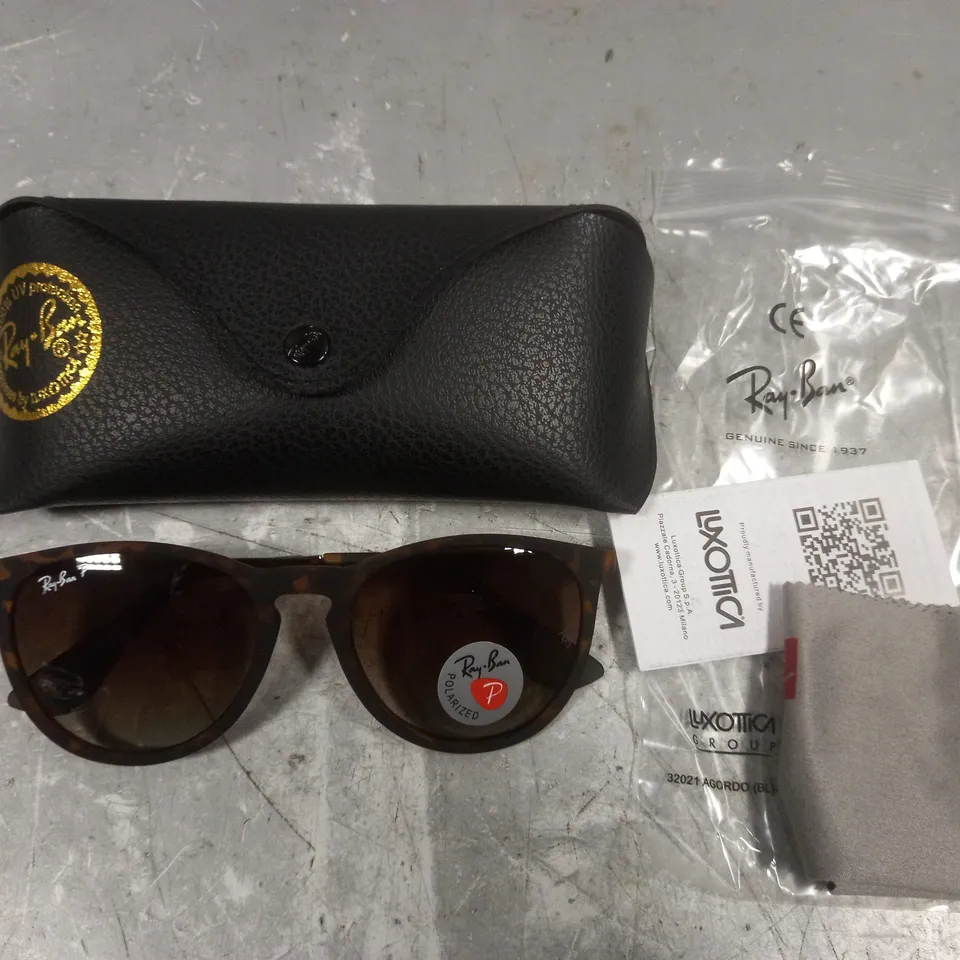 BOXED PAIR OF RAY BAN GLASSES WITH POLARISED LENS IN CASE