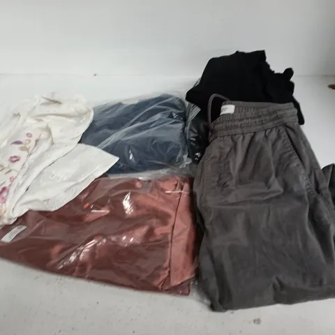 APPROXIMATELY 30 ASSORTED CLOTHING ITEMS IN VARIOUS SIZES, STYLES & COLOURS TO INCLUDE BRANDS SUCH AS ZARA, ZOLA, BROKEN SOCIETY, ETC - COLLECTION ONLY