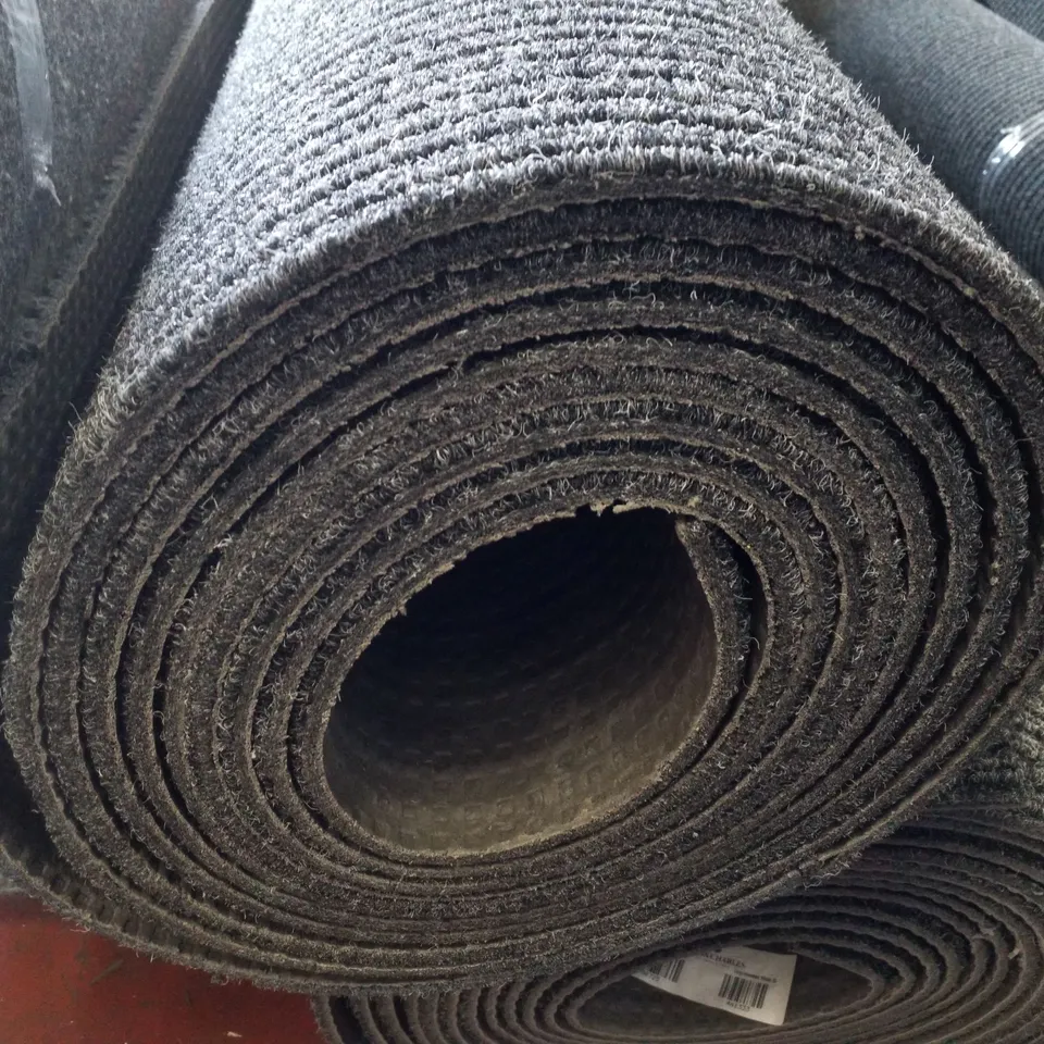 ROLL OF QUALITY LOOP PILE CARPET IN BLACK/WHITE - SIZE UNSPECIFIED