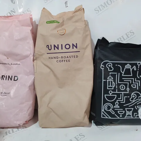 BOX OF APPROXIMATELY 8 ASSORTED BAGS OF COFFEE BEANS TO INCLUDE TWO CHIMPS, UNION, ETC