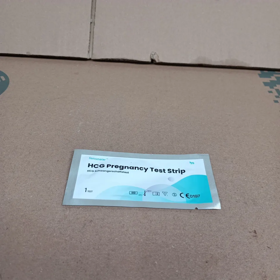 TOTE OF APPROXIMATELY 10 ASSORTED ITEMS INCLUDING FIXODENT PLUS PREMIUM ADHESIVE CREAM, THYROID TSH RAPID TEST CASSETTE AND HCG PREGNANCY TEST STRIP