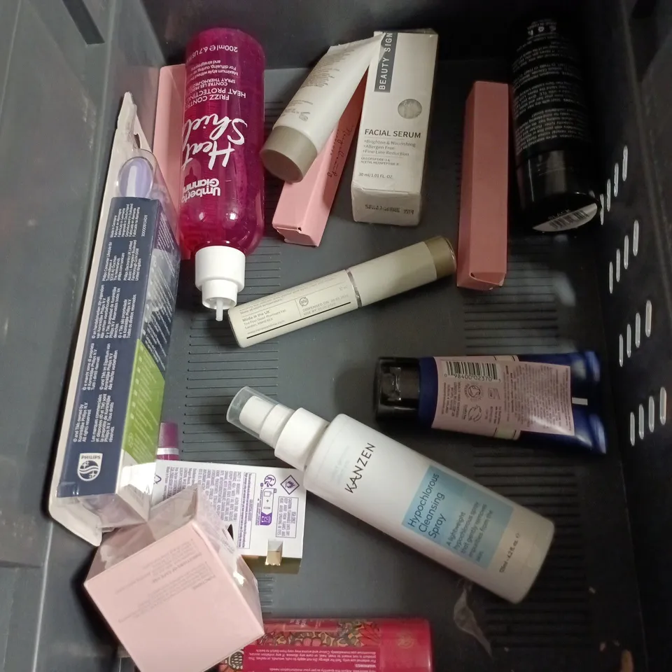 APPROXIMATEY 20 ASSORTED HEALTH AND BEAUTY PRODUCTS TO INCLUDE - MANCAVE SHOWER GEL - PHILIPS SONICARE TOOTHBRUSH HEADS AND DUREX NUDE CONDOMS
