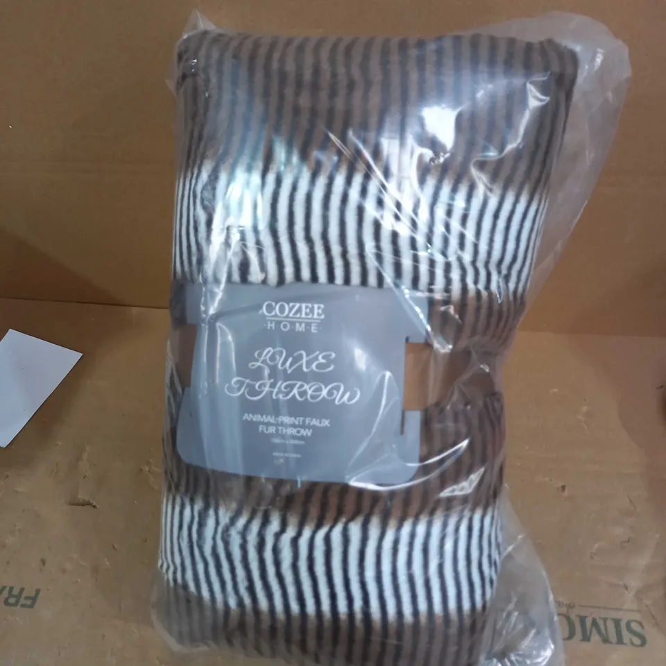 COZEE ANIMAL PRINT THROW 