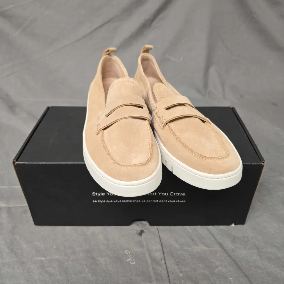 BOXED PAIR OF VIONIC UPTOWN SANDALS - 7