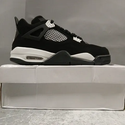 BOXED PAIR OF NIKE AIR JORDAN 4 RETRO SHOES IN BLACK/WHITE SIZE UK 8.5