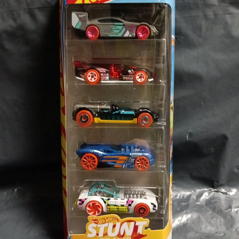 HOT WHEELS STUNT TRACKS PACK OF 5 CARS