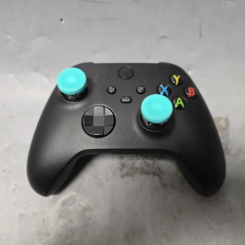 XBOX WIRELESS CONTROLLER WITH THUMBSTICKS