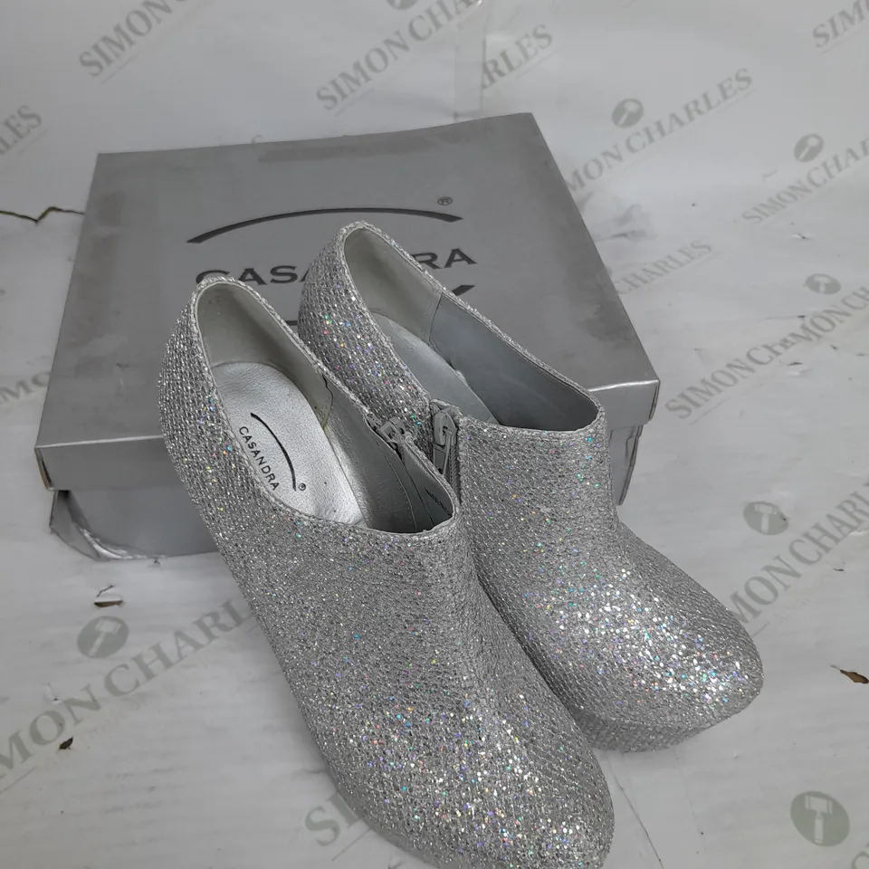 CASSANDRA  PLATFORM WEDGE HEEL ANKLE BOOT IN WHITE SHIMMER SIZE 6