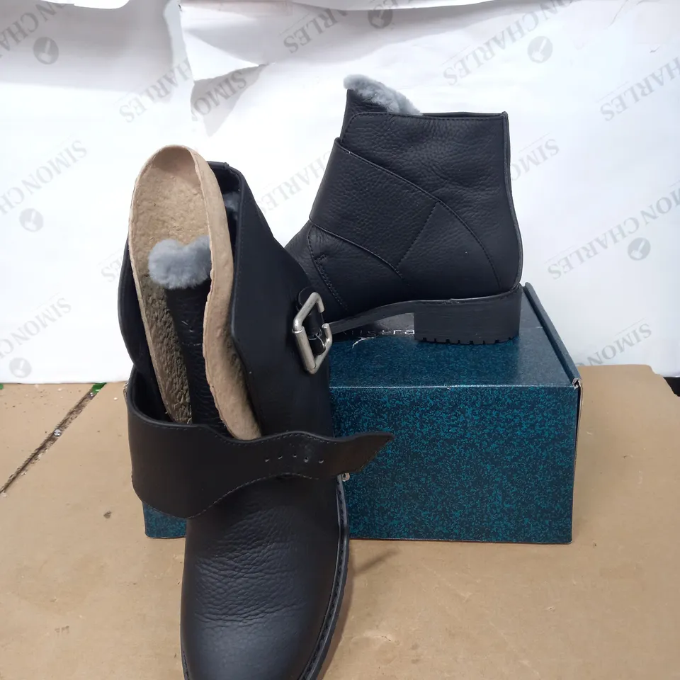EMU EXPLORER BOURKE WATER RESISTANT ANKLE BOOT SIZE 7