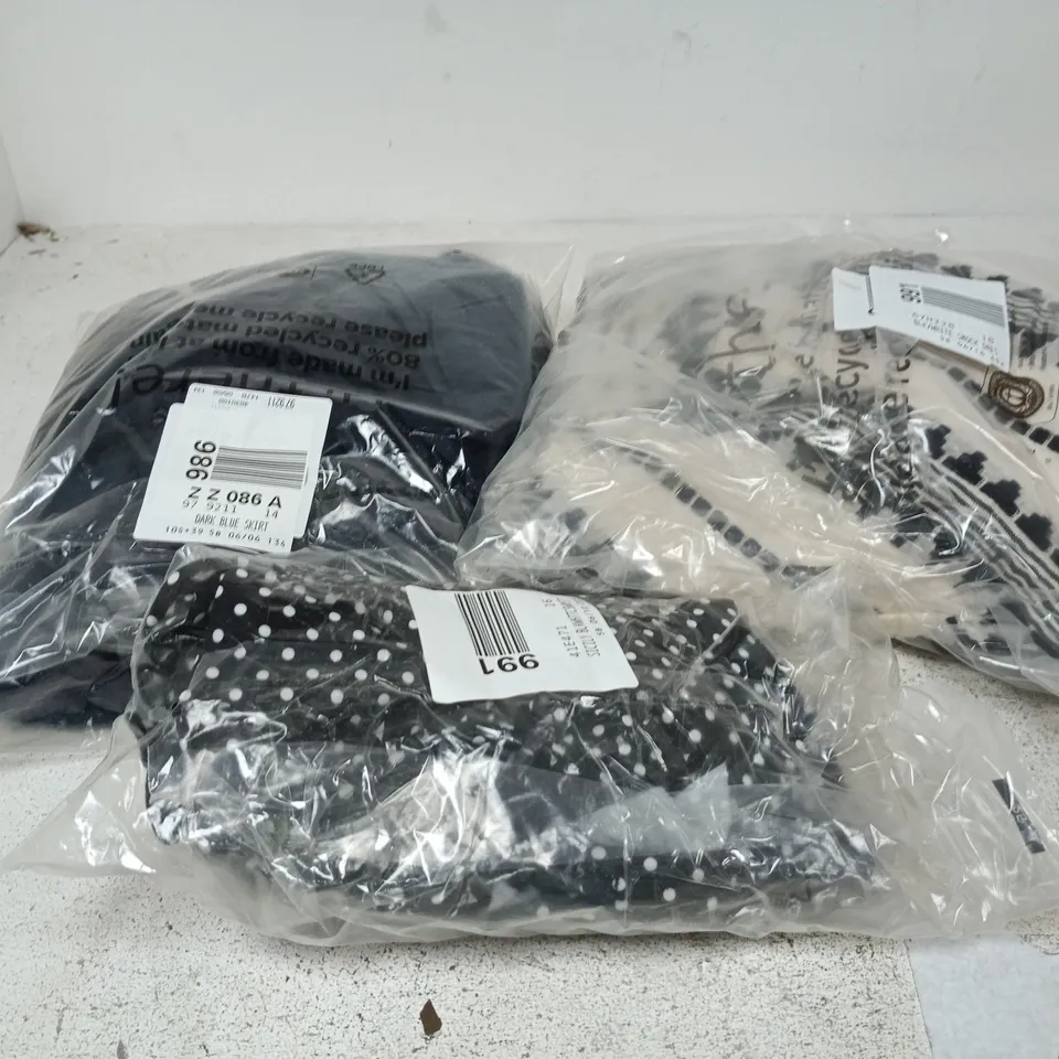 BOX OF APPROXIMATELY 20 ASSORTED CLOTHING ITEMS OF VARIOUS STYLES AND SIZES TO INCLUDE SICILY SWIMSUIT, DARK BLUE SKIRT, BLACK/WHITE SMOCK DRESS ETC
