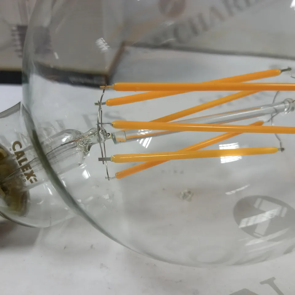 BOX OF 3 CALEX HOLLAND BULBS TO INCLUDE 2XE27 CLEAR G95 GLOBE BULB AND E27 GOLD RUSTIC BULB