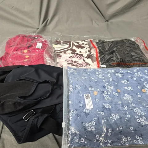LARGE BOX OF APPROXIMATELY 20 ASSORTED CLOTHING ITEMS IN VARIOUS SIZES, STYLES AND COLOUR