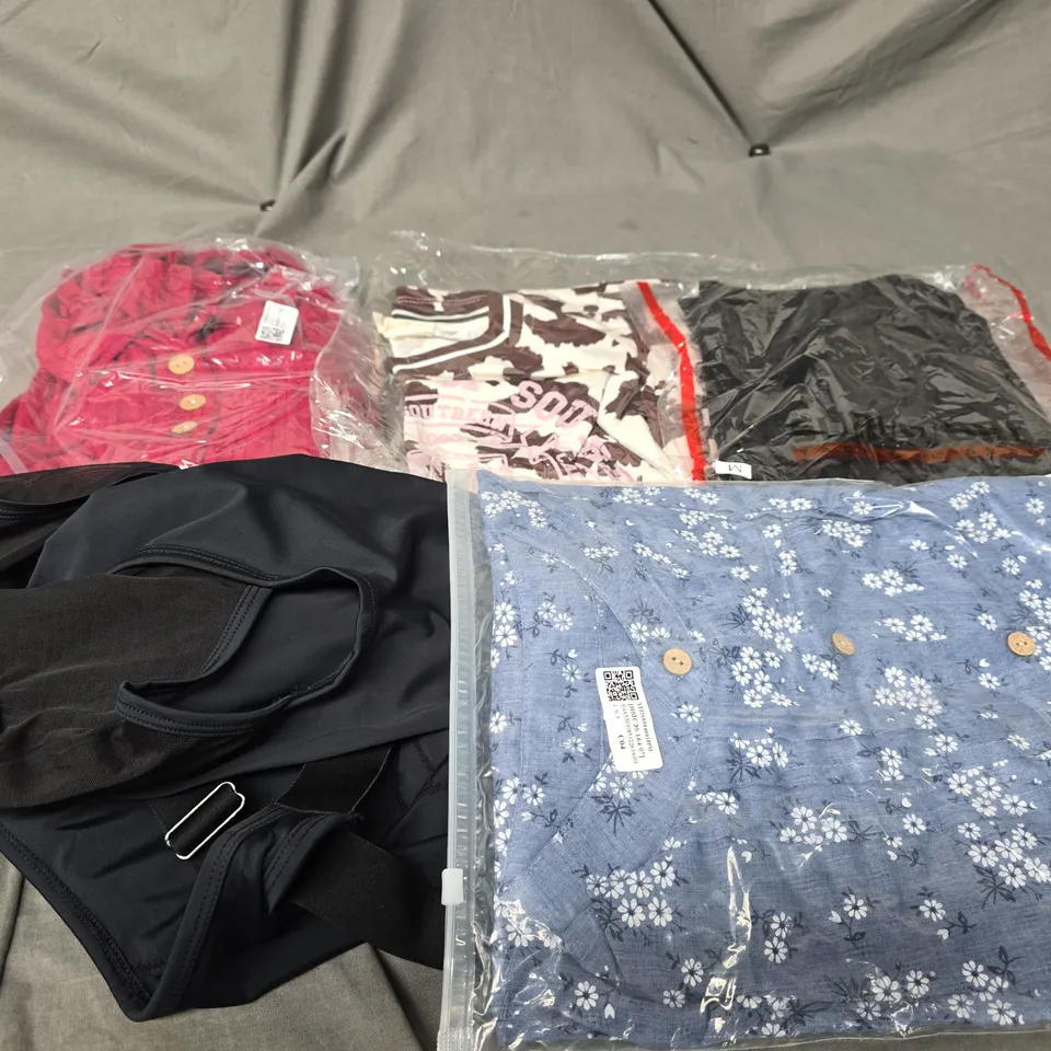 LARGE BOX OF APPROXIMATELY 20 ASSORTED CLOTHING ITEMS IN VARIOUS SIZES, STYLES AND COLOUR 