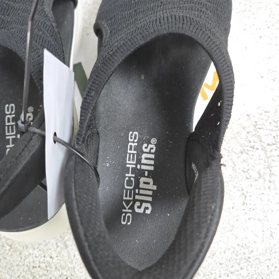 SKECHERS SLIP-INS BLACK KNIT SLIP-ON SHOES – PAIR SIZE 5