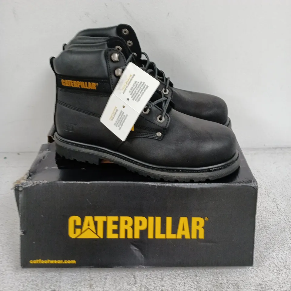 BOXED CATERPILLAR POWERPLANT SB HRO BOOTS IN BLACK - UK 8