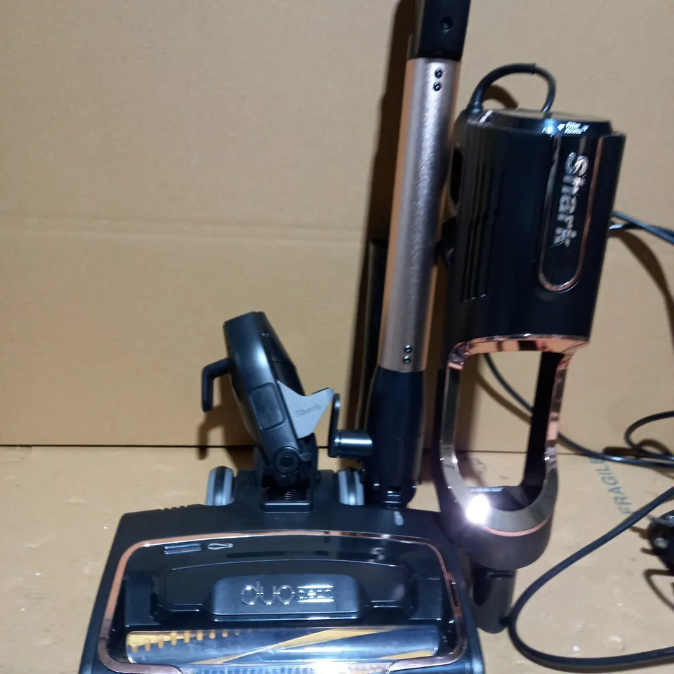 SHARK CORDED STICK VACUUM HZ500UKT