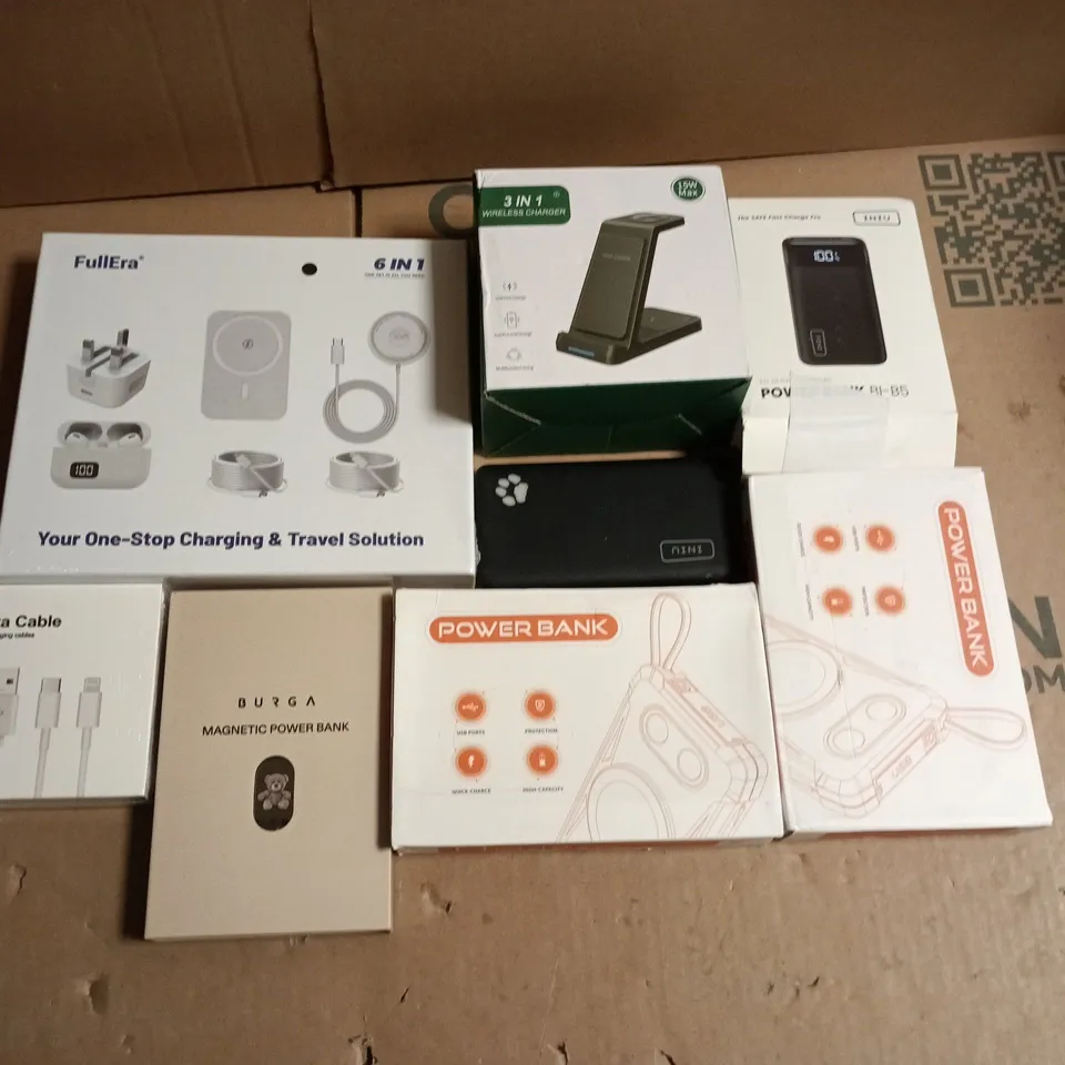LOT OF APPROXIMATELY 13 ASSORTED TECH ITEMS TO INCLUDE POWER BANKS AND PHONE CASES