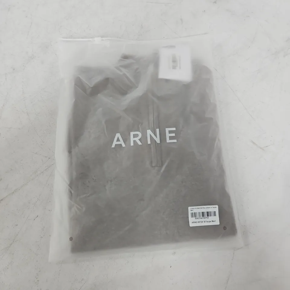BAGGED ARNE COTTON KNITTED HALF ZIP JUMPER IN TAUPE MARL