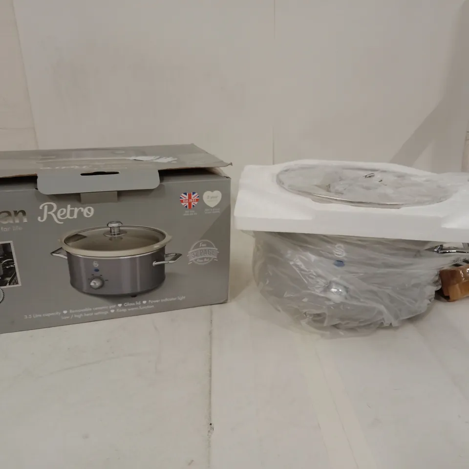 SWAN SLOW COOKER – RETRO, 3.5 L, (SF17021GRN) BOXED