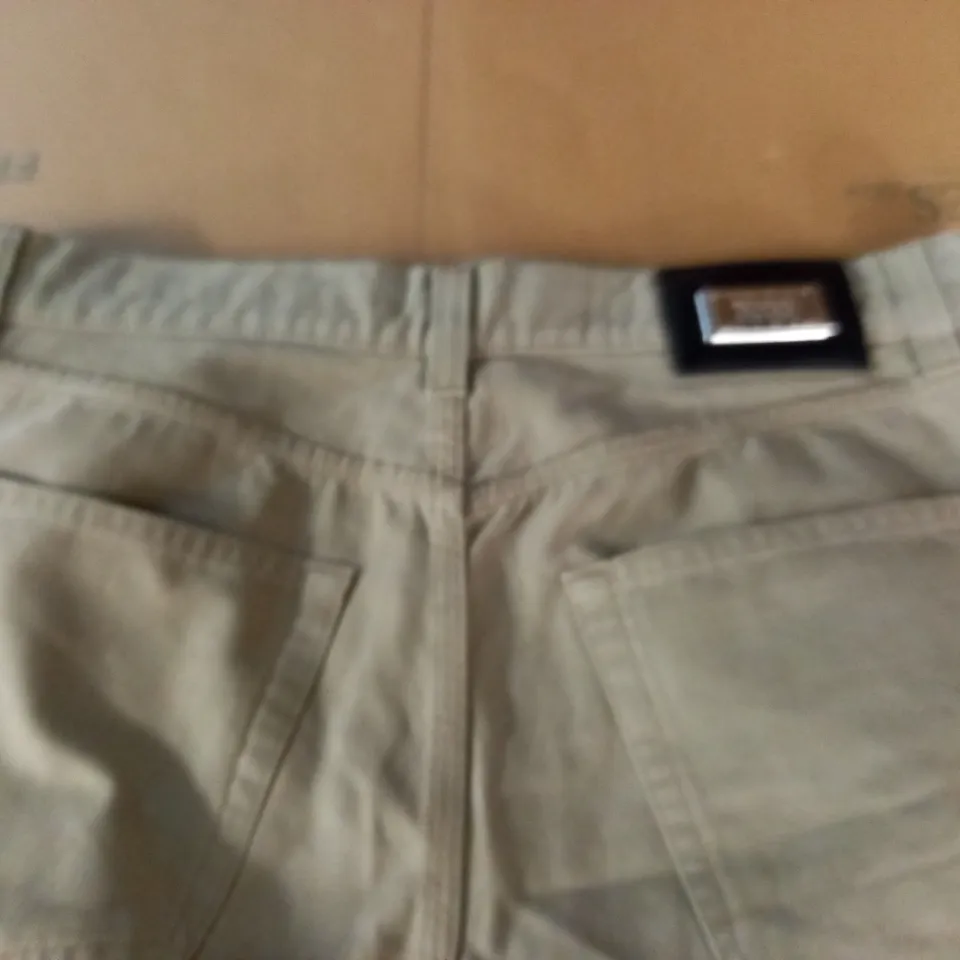 HUGO BOSS TROUSERS IN MOSS GREEN - W34 L34