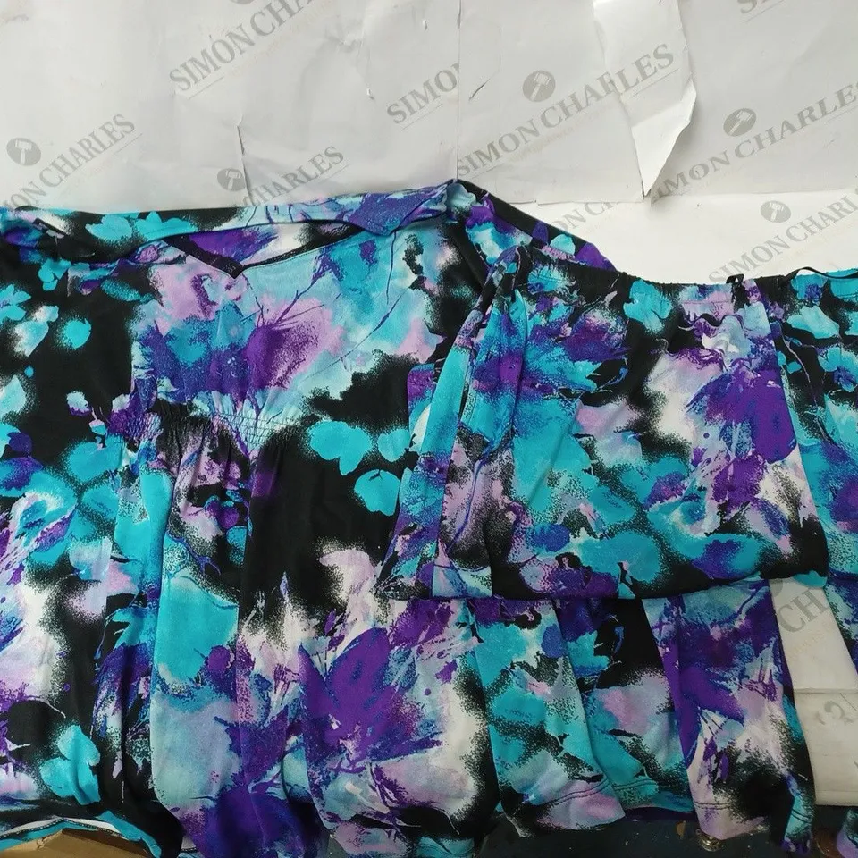 APPROXIMATELY 10 CLOTHING INCLUDING: 5 SETS OF MULTICOLOUR PAJAMA SETS