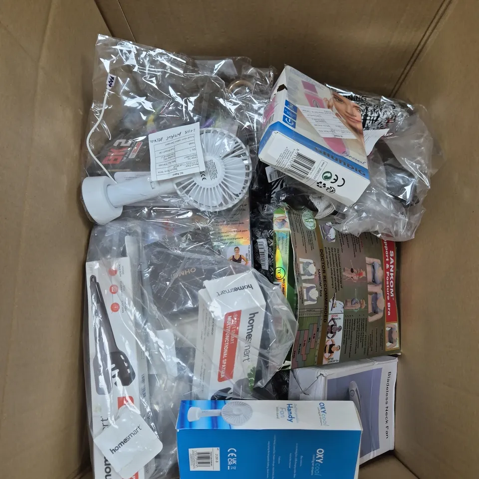 BOX OF APPROXIMATELY 15 ASSORTED HOUSEHOLD ITEMS TO INCLUDE - BAGS - FAN - POSTURE BRA - ETC
