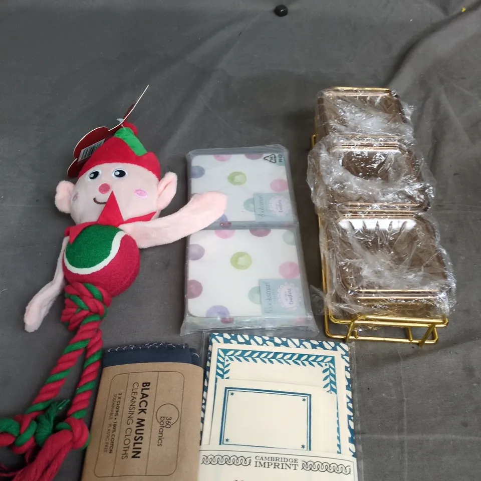APPROXIMATELY 15 ASSORTED HOUSEHOLD ITEMS TO INCLUDE ELF PLUSH DOG TOY, COASTERS AND A NOTECARD SET