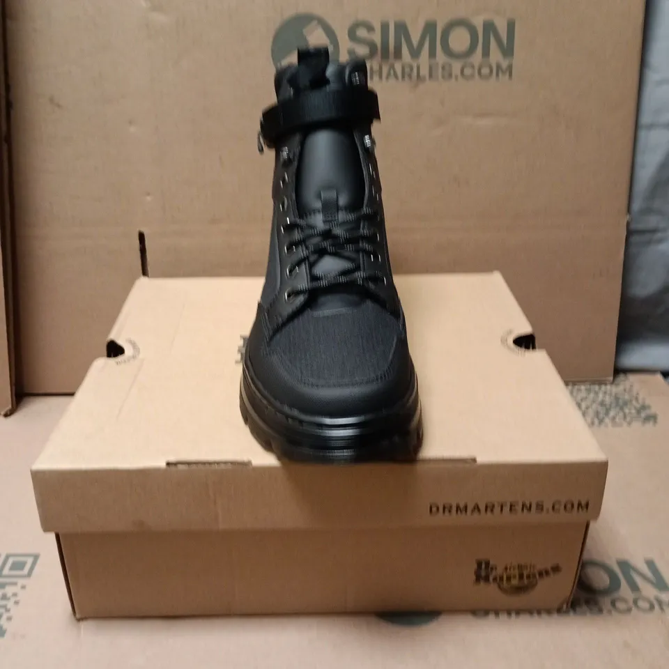 DR. MARTENS COMBS TECH MK.02 BLACK BOOTS, UK 9 (EU 43)