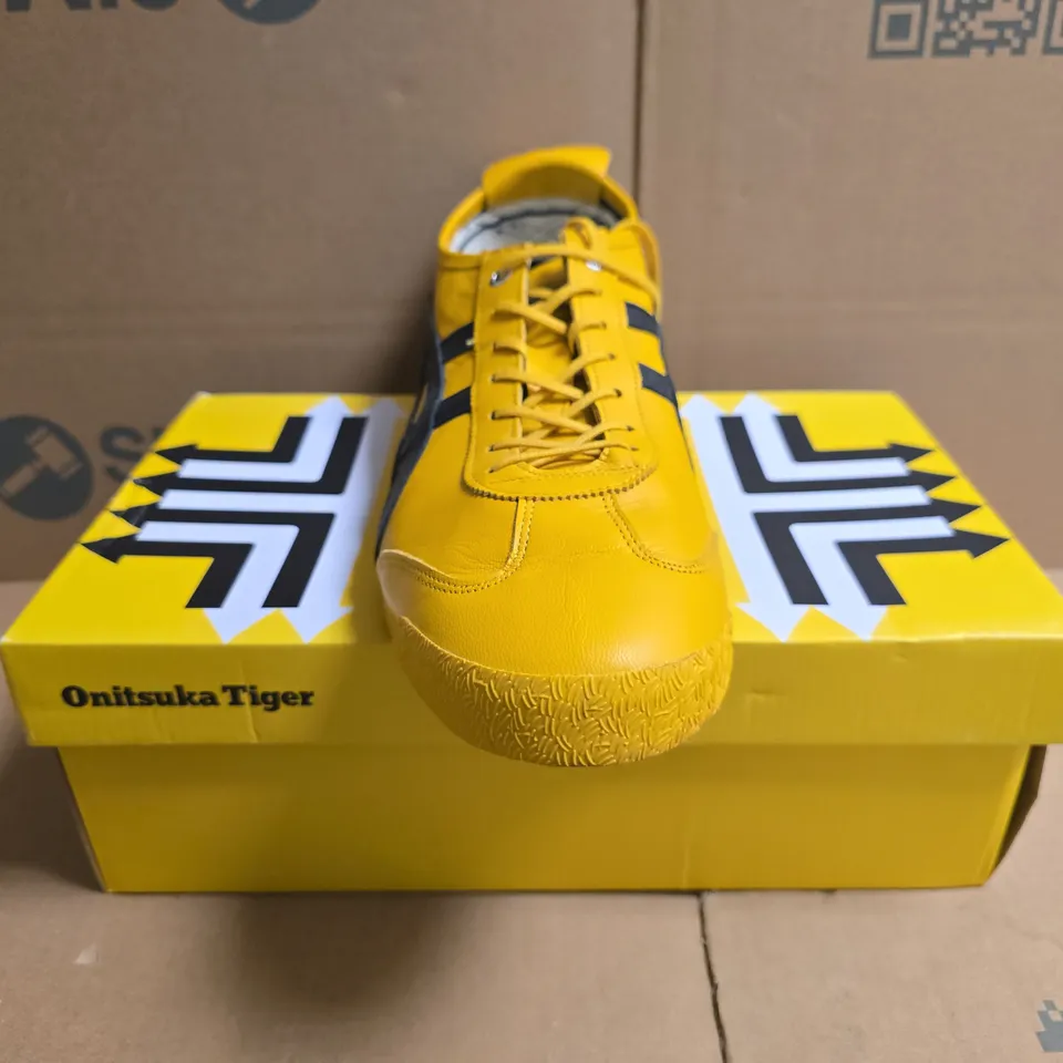 BOXED PAIR OF ONITSUKA TIGER MEXICO 66 SD TRAINERS IN YELLOW/BLACK SIZE UK 10.5
