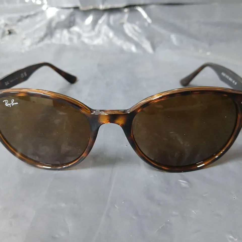 BOXED PAIR OF RAY BAN PATTERENED BROWN GLASSES