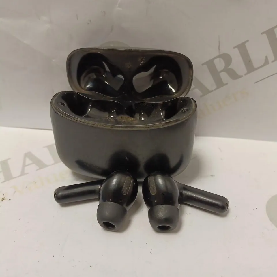 TRUE WIRELESS EARBUDS WITH CASE - BLACK