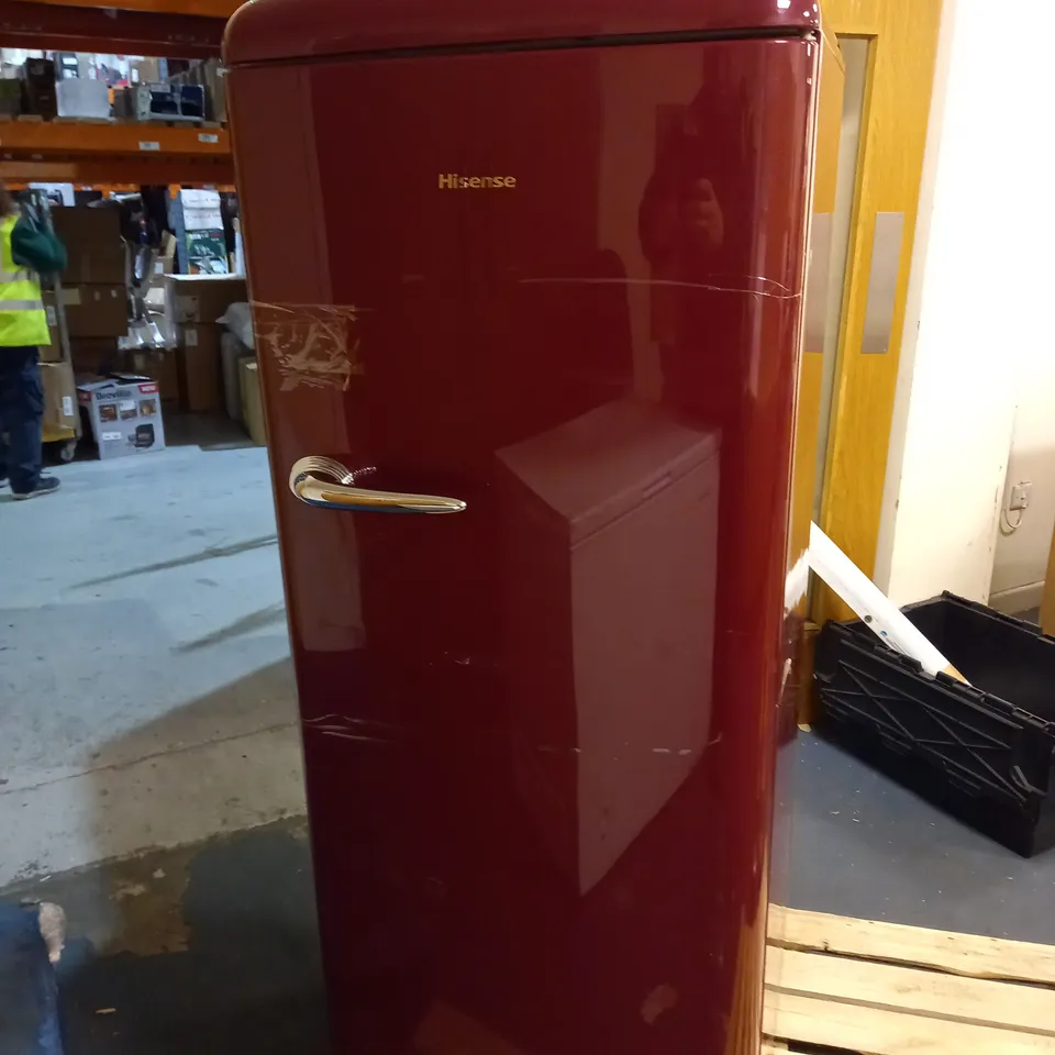 HISENSE RR330D4OR2UK 60CM FREESTANDING RETRO FRIDGE - 229 LITRE CAPACITY - AUTO DEFROST - WINE RACK - RED 