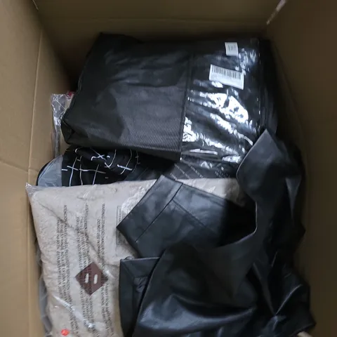 BOX OF APPROXIMATELY 20 ASSORTED CLOTHING ITEMS TO INCLUDE DRESS, TOPS, TROUSERS, ETC