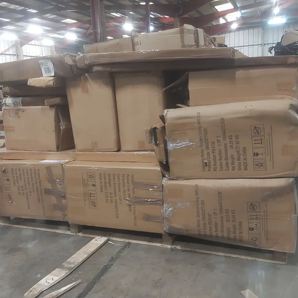 PALLET CONTAINING A VERY LARGE QUANTITY OF ASSORTED DESIGNER GARDEN FURNITURE PARTS