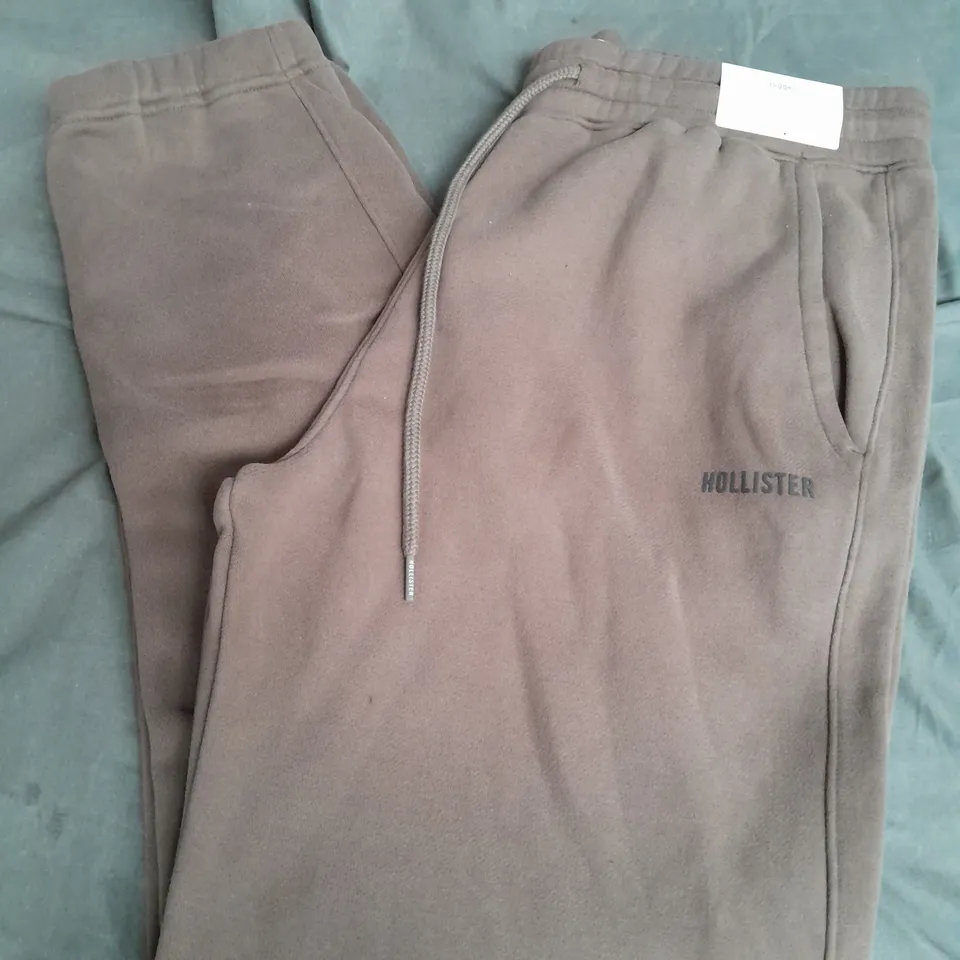 HOLLISTER SWEATPANTS JOGGERS IN BROWN - LARGE