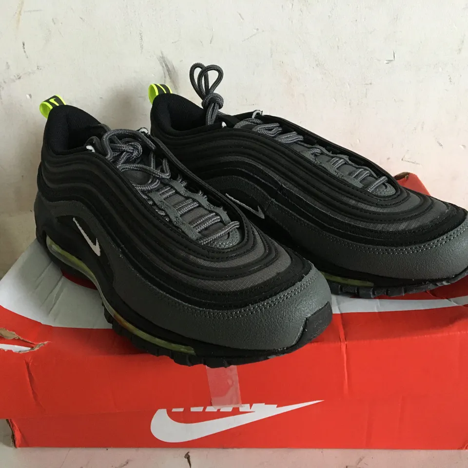 BOXED PAIR OF SIZE 7 NIKE AIR MAX 97 TRAINERS 