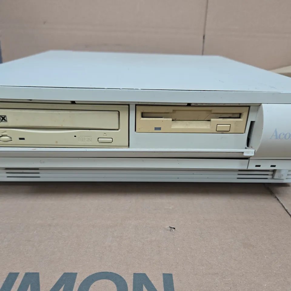 ACORN RISC PC 700 DESKTOP COMPUTER (WITH KEYBOARD)