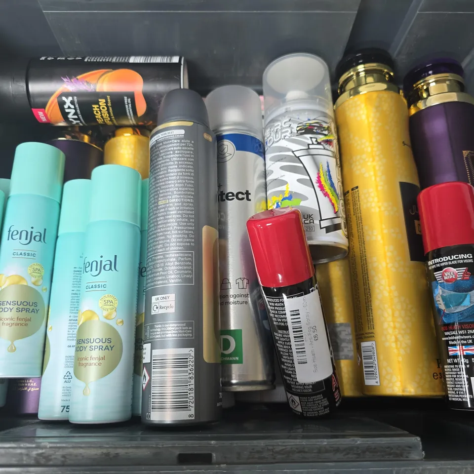 APPROXIMATELY 20 ASSORTED AEROSOLS TO INCLUDE ANTIFOG SPRAY, LYNX PEACH INFUSION, LATTAFA PRIVATE GOLD, ETC - COLLECTION ONLY