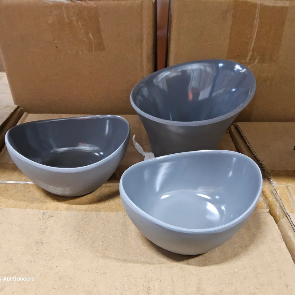 GREY MATT MELAMINE REEF WARE, COMPRISING 3 × 24 SMALL BOWLS & 5 × 24 SMALL OVAL BOWLS ( 8 BOXES )