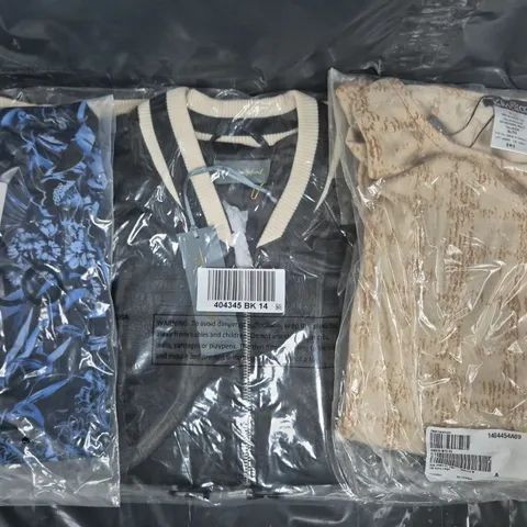 BOX OF APPROXIMATELY 20 ASSORTED CLOTHING AND FASHION ITEMS IN VARIOUS STYLES, SIZES, AND COLOURS, ETC - COLLECTION ONLY