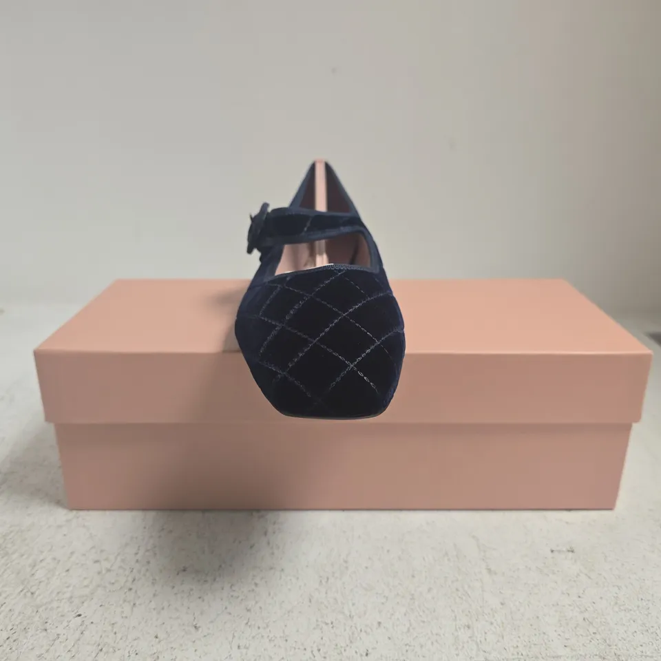 BOXED PAIR OF PRETTY BALLERINAS CAMILLE SHOES IN NAVY SIZE EU 39