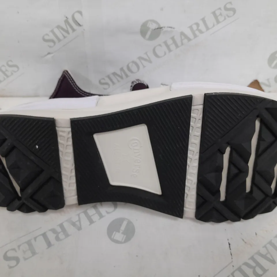 PAIR OF CONVERSE ALL STARS CHUCK TAILORS RAISED SHOES IN MAROON/WHITE - MENS 8