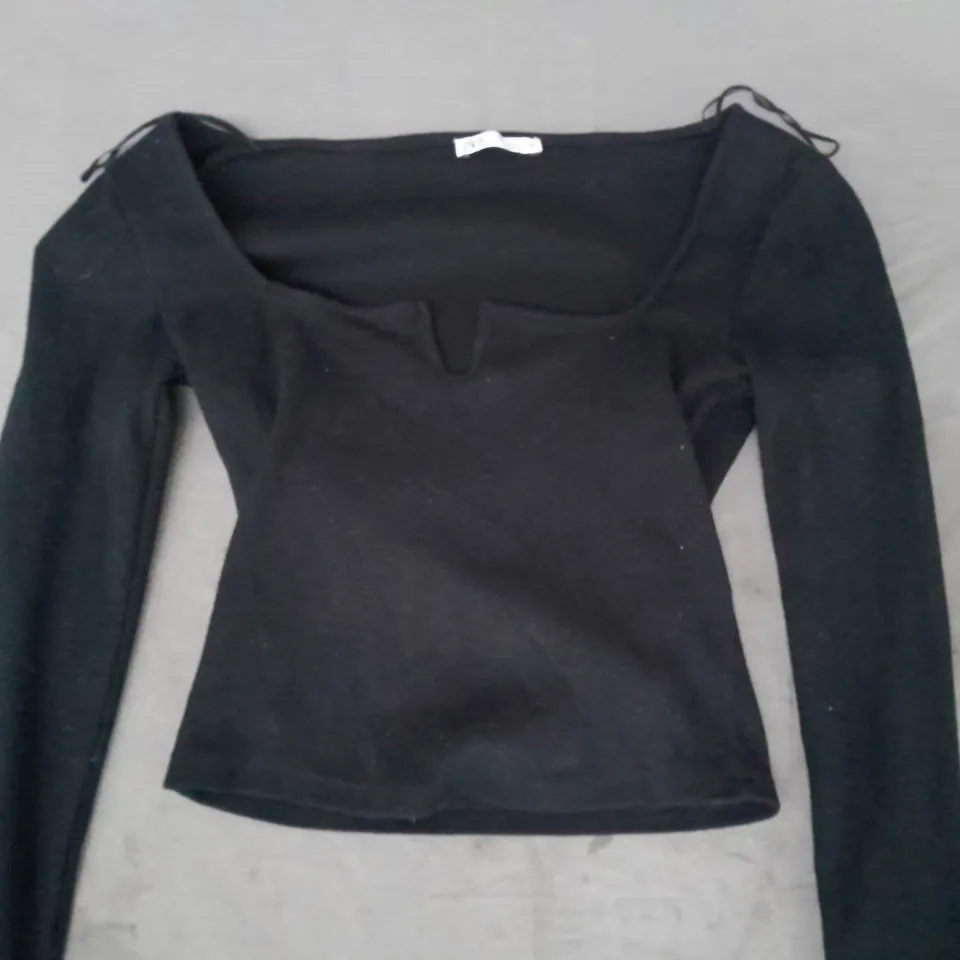 ZARA LONG SLEEVE TOP IN BLACK SIZE MEDIUM