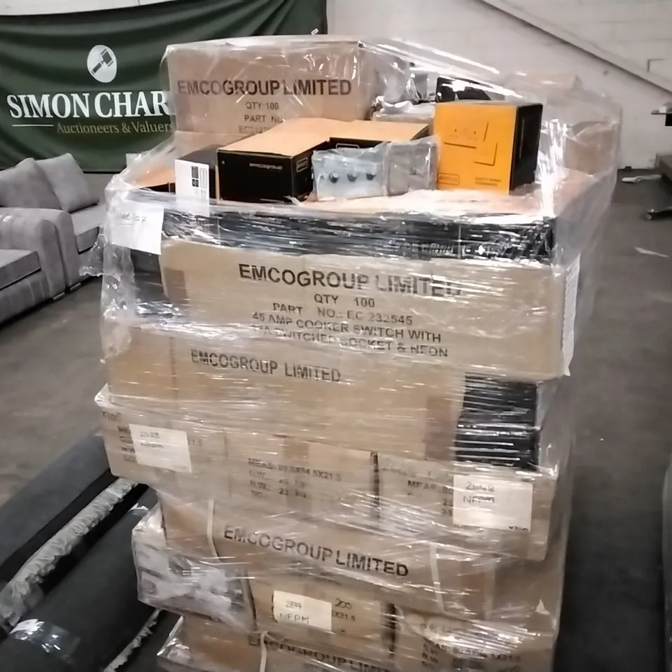 PALLET OF APPROXIMATELY 4462 ASSORTED ELECTRICAL ITEMS/COMPONENTS TO INCLUDE: DOUBLE POLE SWITCHES WITH NEON, 45A SWITCHES ETC