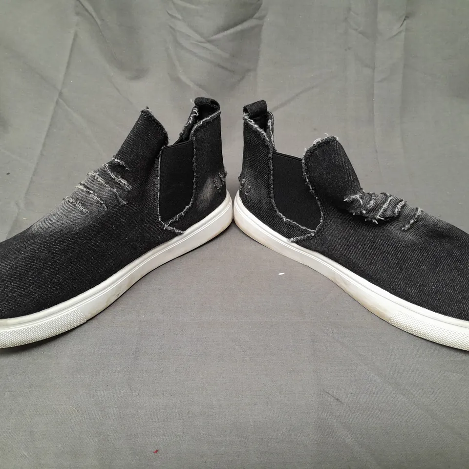 BOXED PAIR OF W.S AM-035 SHOES IN BLACK EU SIZE 40