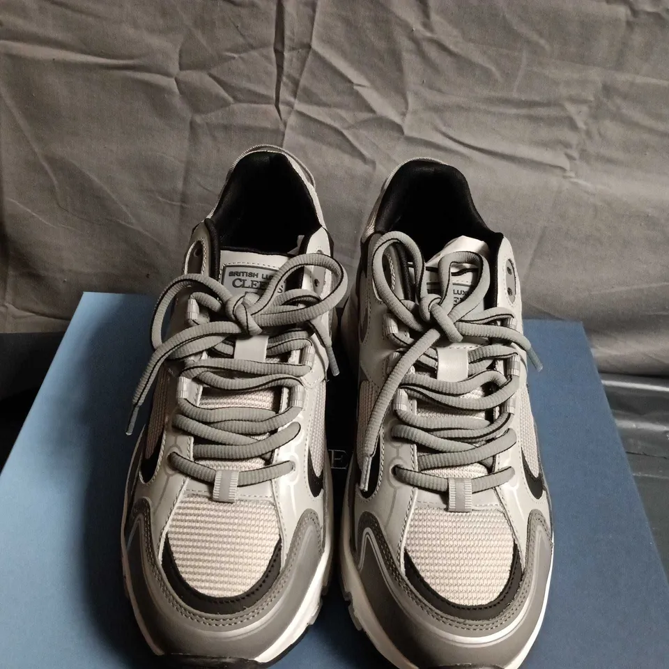 BOXED PAIR OF CLEENS PULSE RUNNER SHOES - UK SIZE 7