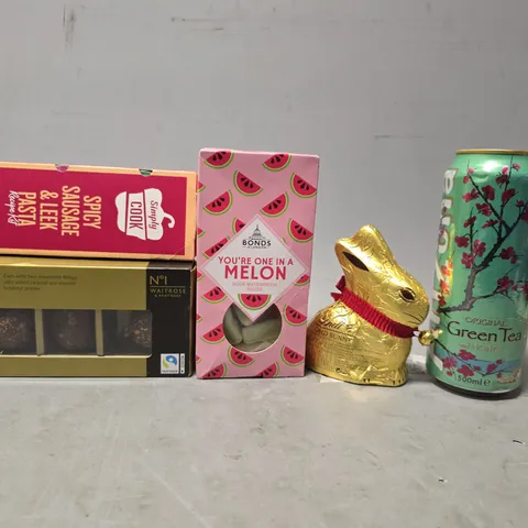 APPROXIMATELY 9 ASSORTED FOOD & DRINK ITEMS TO INCLUDE - LINDT BUNNY , BONDS SOUR WATER MELON SLICES , SIMPLY COOK SPICY SAUSAGE & LEEK PASTA ETC